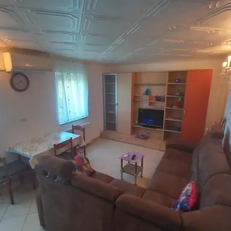 Mara Apartman Ankaran